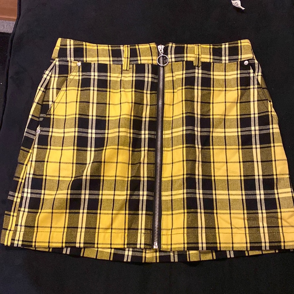 Women’s zip up mini skirt